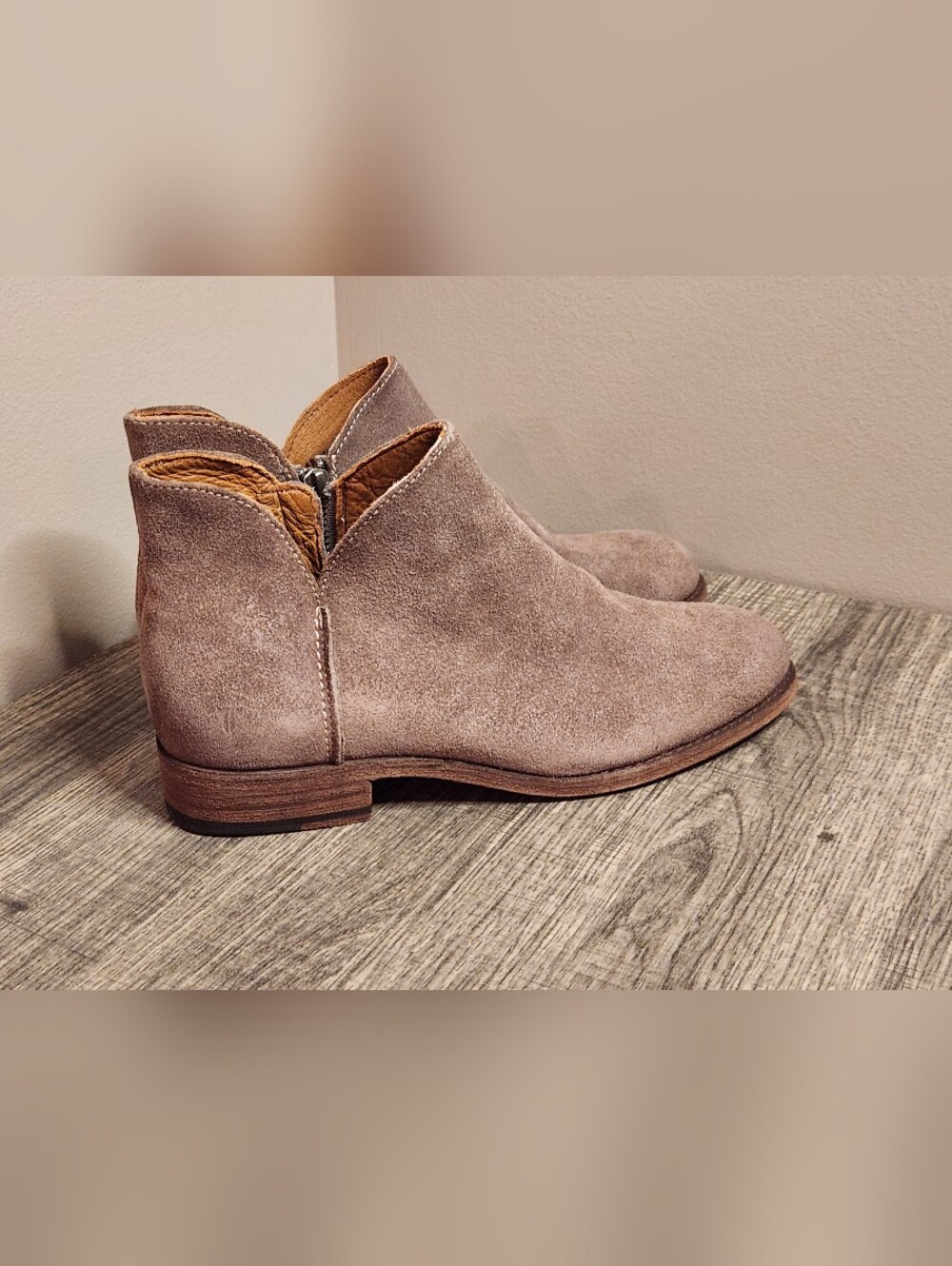 Frye Melissa Shootie Suede Ankle Booties in Taupe Size 6B